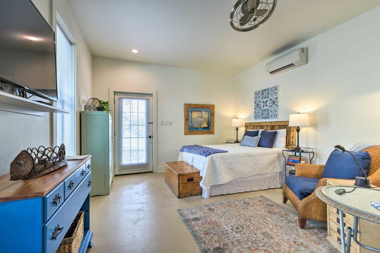 شقة Old Town Getaway, Walk To Shopping, Dining, And Bay! Bay St. Louis المظهر الخارجي الصورة