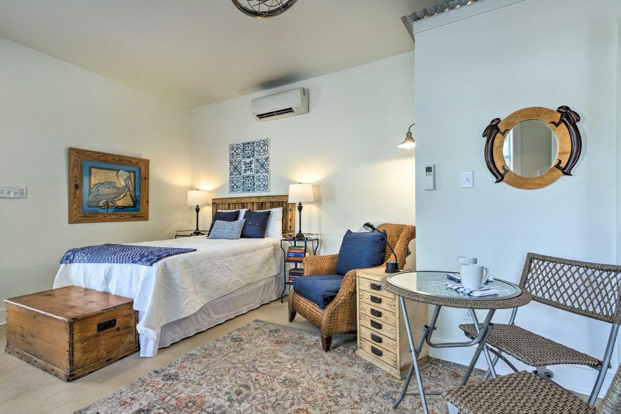 شقة Old Town Getaway, Walk To Shopping, Dining, And Bay! Bay St. Louis المظهر الخارجي الصورة