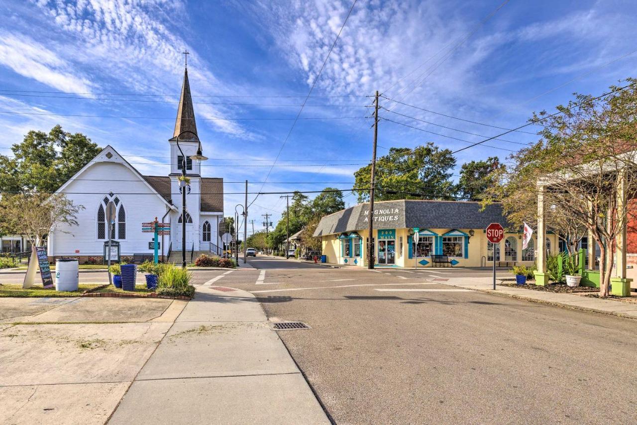 شقة Old Town Getaway, Walk To Shopping, Dining, And Bay! Bay St. Louis المظهر الخارجي الصورة